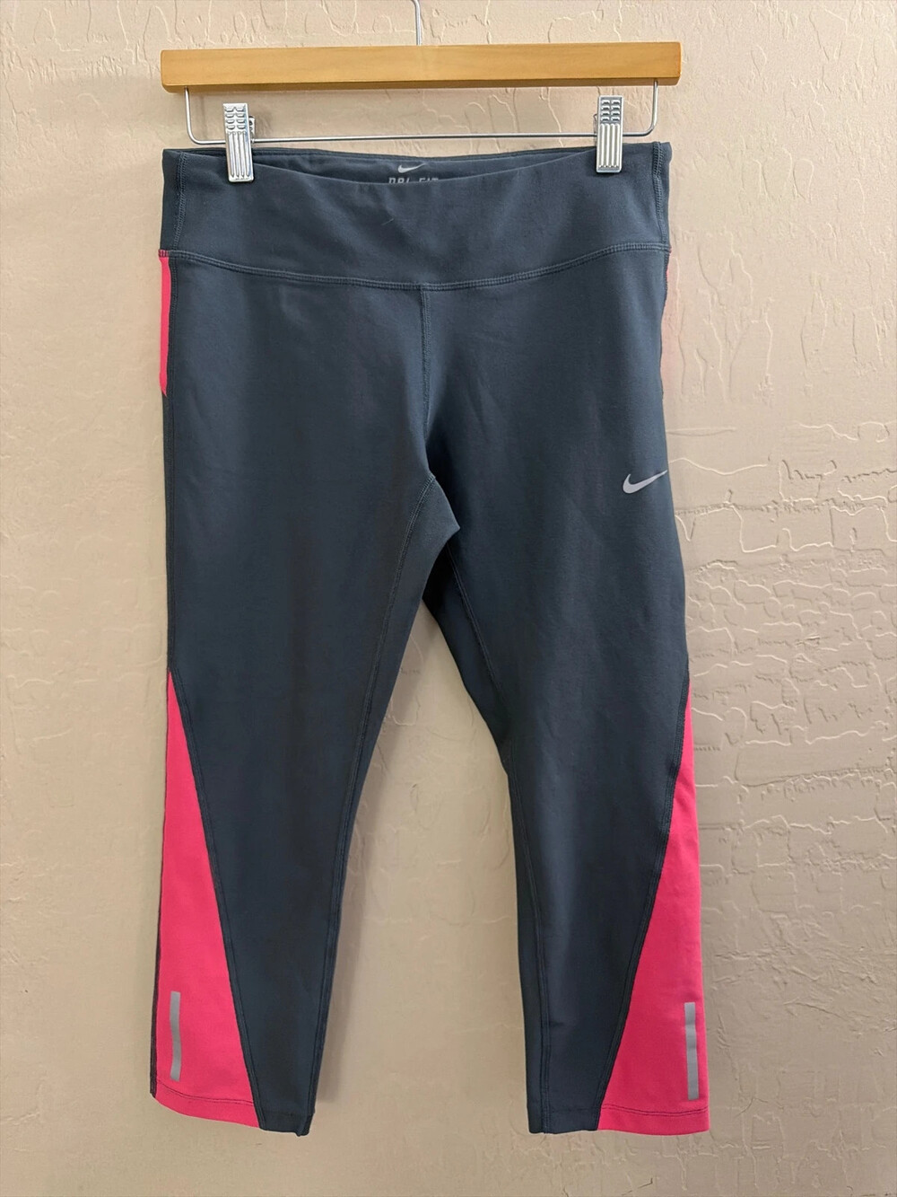 Nike cropped leggings, Sz M